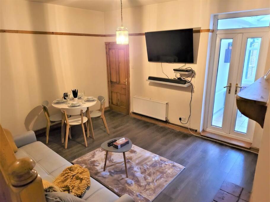 Nice 4-Bedroom Vacation Home With Indoor Fireplace Wellington  Zewnętrze zdjęcie