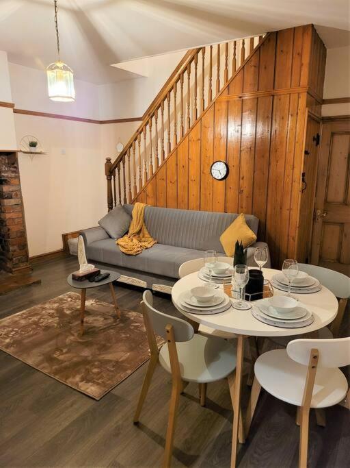 Nice 4-Bedroom Vacation Home With Indoor Fireplace Wellington  Zewnętrze zdjęcie